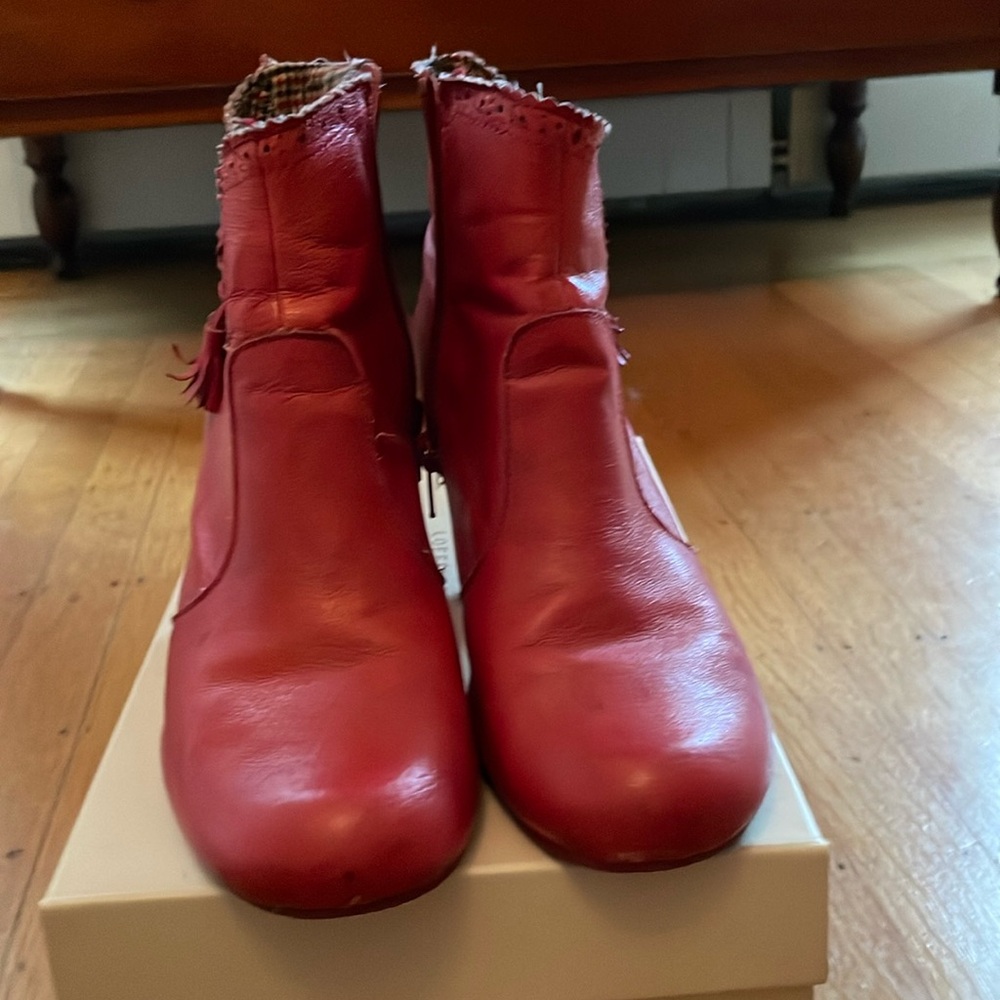 BC red boots
